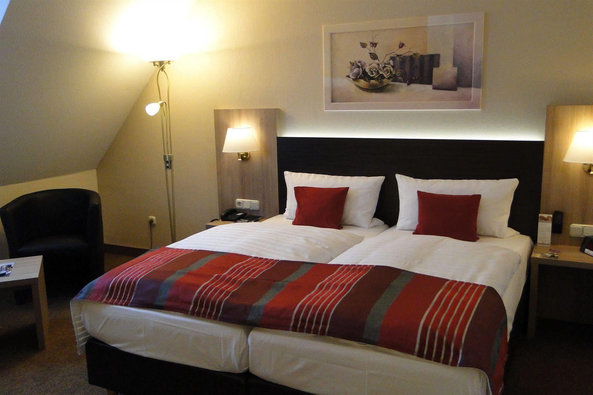 Hotel Rhoener Land Garni - Bed & Breakfast Oberthulba Dış mekan fotoğraf